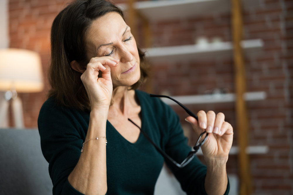 Experience Effective Dry Eye Treatment: Low-Level Light Therapy